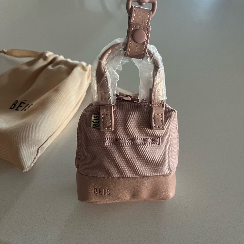 NWT Beis mini weekender keychain - Picture 2 of 2
